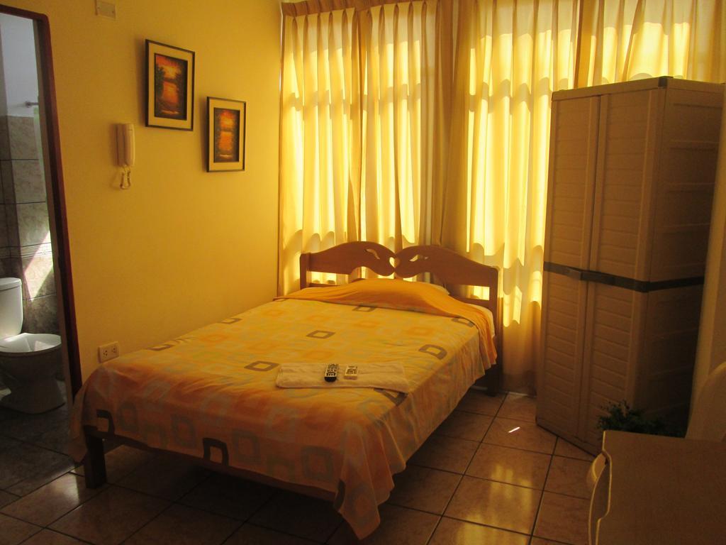 Residencia Casa Linda Hotel Iquitos Exterior photo